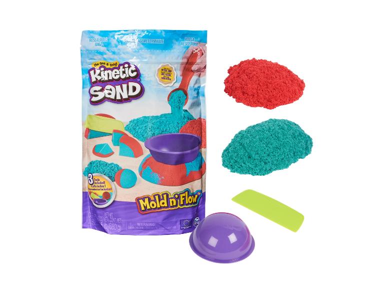 Ensemble Kinetic Sand Mold 'n Flow avec du sable Kinetic rouge et turquoise et 3 outils.