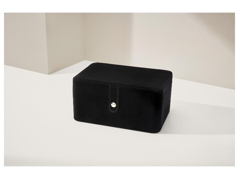 Boîte de rangement en velours noir avec bouton doré sur surface blanche