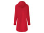 Une veste rouge à capuche