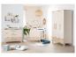 Une chambre de bébé lumineuse avec un lit à barreaux, une table à langer et une armoire en bois et tons beiges.