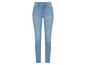 Jeans skinny bleu clair pour femmes.