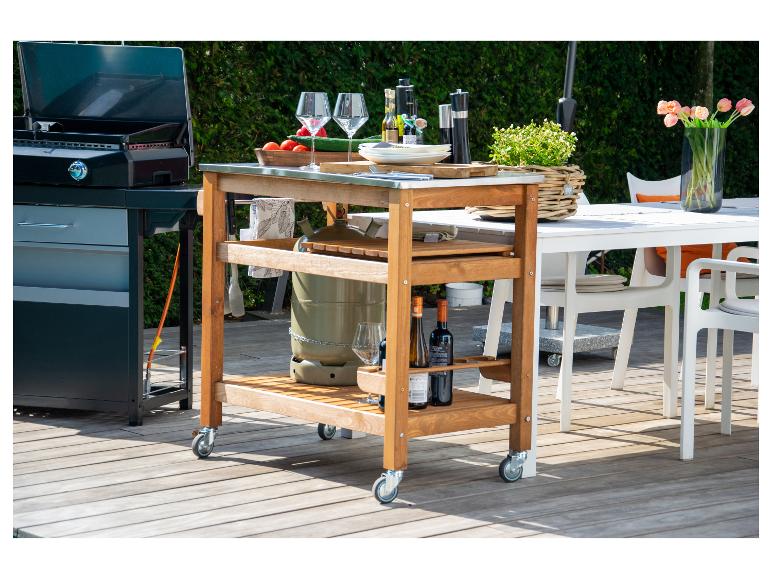 Chariot de jardin en bois avec barbecue et table.