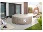 Spa gonflable Splash avec couverture sur une terrasse, entouré de mobilier d'extérieur.