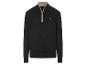 Un pull noir avec une fermeture éclair et un petit logo.