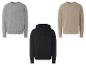 Un sweat Urban Outfitters, un hoodie noir et un sweat beige.