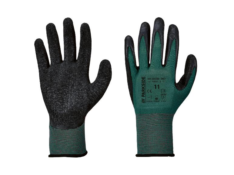 Une paire de gants de travail verts et noirs avec une prise texturée et une étiquette de taille et de certification.