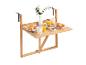 Petite table pliante en bambou avec petit-déjeuner.