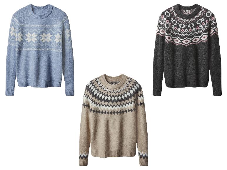 Trois pulls Fair Isle : bleu avec flocons de neige, beige avec losanges et gris avec rose.