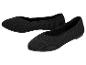 Une paire de ballerines noires en tissu à bout rond.
