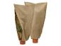 Deux housses de protection marron pour plantes, l'une ouverte, montrant une plante en pot.