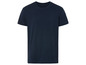 Un t-shirt bleu marine à manches courtes.