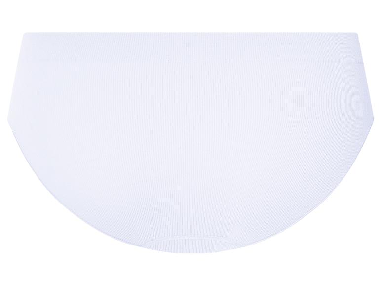 Culottes blanches côtelées.