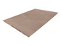 Un tapis doux de couleur beige clair.