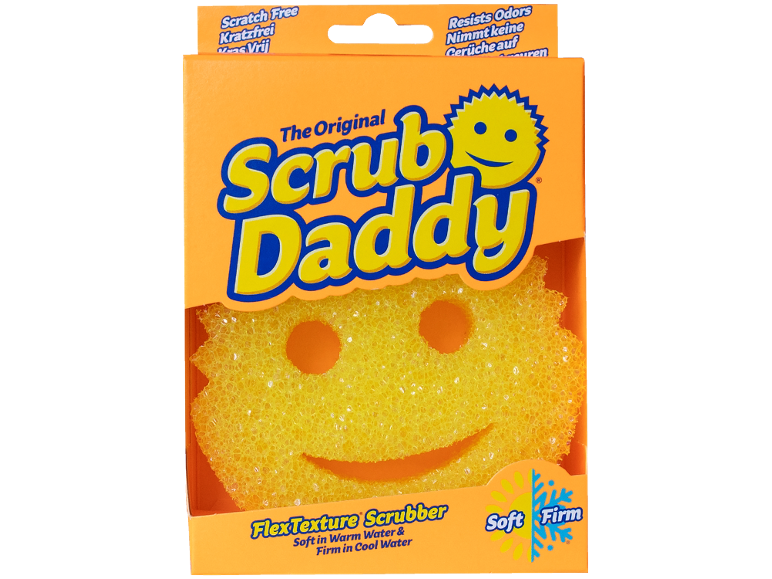 Éponge de nettoyage jaune avec un visage souriant dans un emballage orange, avec du texte indiquant qu'elle résiste aux odeurs.