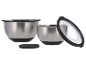 Deux bols en acier inoxydable avec couvercles.