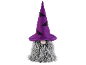 Gnome d'Halloween avec chapeau de sorcière violet et chauves-souris, barbe grise et nez.
