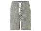 Shorts en lin gris clair, style décontracté.