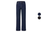 Un jean bleu foncé à taille haute.