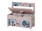 Coffre à jouets rose avec imprimé forêt et cerfs.