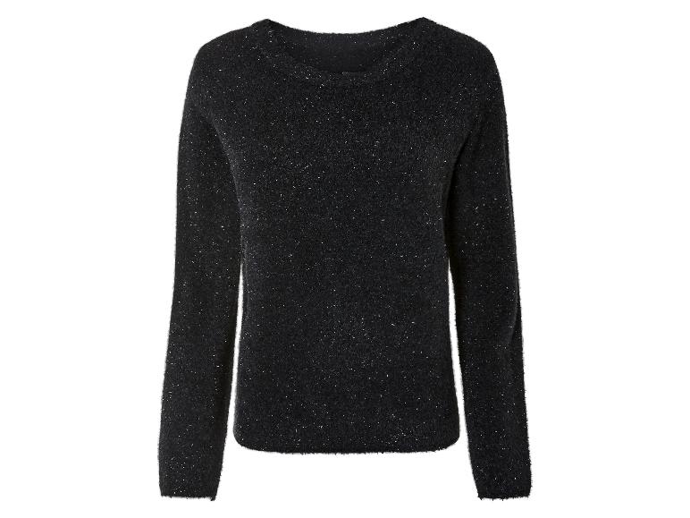 Un pull noir à paillettes.