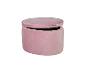 Pouffe de rangement ovale en velours rose avec couvercle partiellement ouvert.