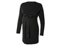 Une robe en tricot noire avec ceinture pour femmes enceintes.