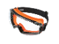 Lunettes de sécurité avec monture orange et sangle réglable.