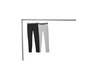 Leggings noirs et gris suspendus à un cintre.