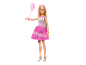 Poupée en robe rose scintillante, tenant un ballon rose, avec des lunettes en forme de cœur et des chaussures argentées.