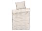 Parure de lit beige clair avec volants.