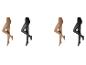 Quatre paires de collants, deux beiges et deux noirs, sur des mannequins.