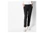 Pantalon noir avec mocassins blancs