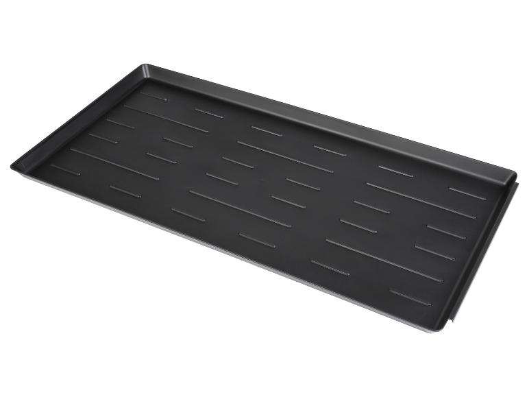 Bac en plastique noir pour voiture.