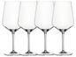 Quatre verres à vin rouge vides