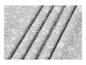 Tissu floral gris et blanc avec des plis.