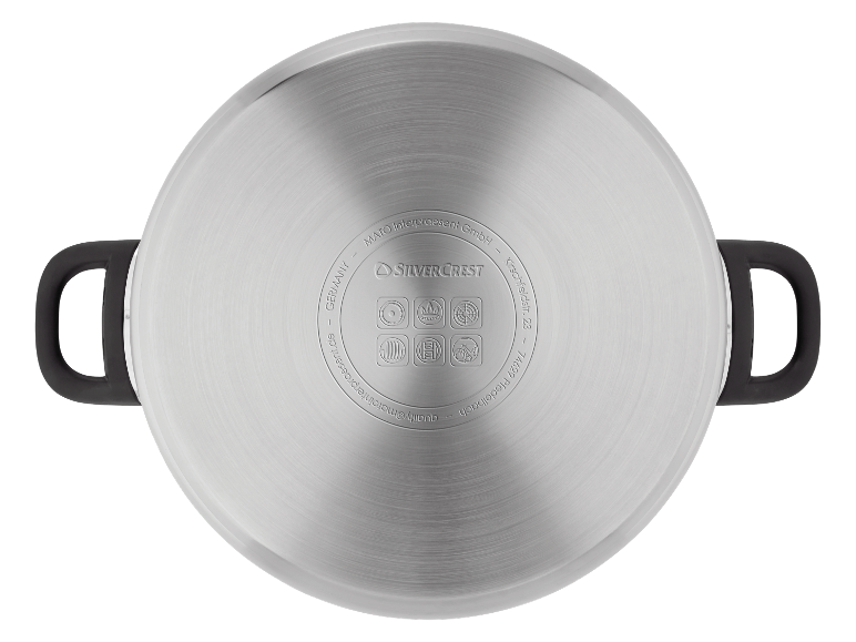 Vue de dessus d'une casserole en acier inoxydable SilverCrest.