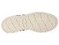 Semelle de chaussure de sport beige avec motif losanges et lignes courbes.