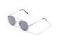 Lunettes de soleil aviateur avec verres gris et monture fine dorée.