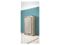 Armoire textile beige zippée, sur un tapis dans une pièce bleu-vert.