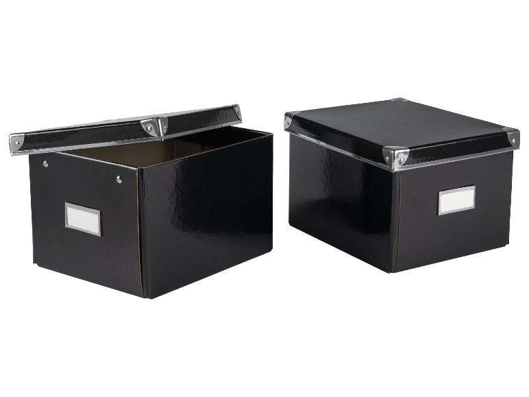 Deux boîtes de rangement noires avec fermoirs métalliques.