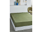 Drap-housse vert sur un lit avec un cadre blanc.