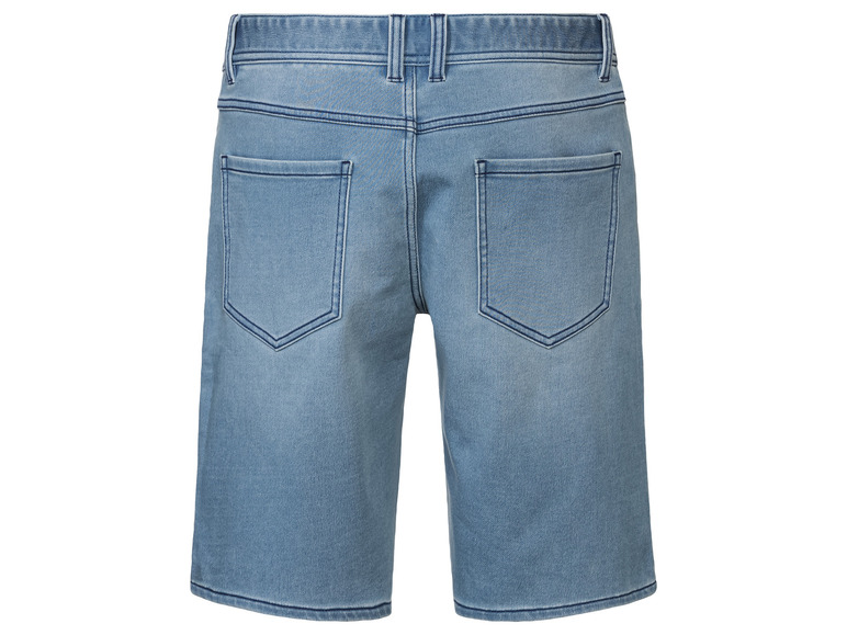 Short en jean bleu avec des poches à l'arrière.
