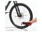 Gonflage d'un pneu de vélo avec une pompe Ultimate Speed.