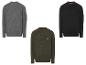 Trois pulls à col rond pour homme à manches longues en gris, noir et vert.