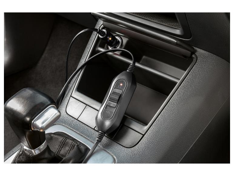 Chargeur de voiture avec contrôleur de température connecté à la prise 12V de la voiture.