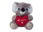 Une peluche de koala grise tenant un cœur rouge avec l'inscription ' Love '.