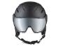 Un casque de ski noir avec visière.