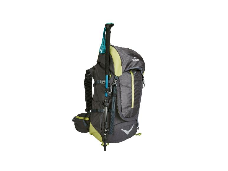 Sac à dos Crivit et bâtons de marche pour la randonnée.