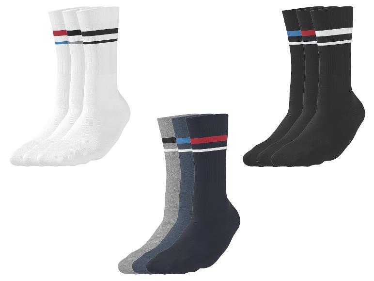 Lots de trois paires de chaussettes de sport en coton blanches, noires et nuances de gris/bleu.