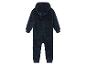 Une combinaison en fourrure bleue pour enfant.